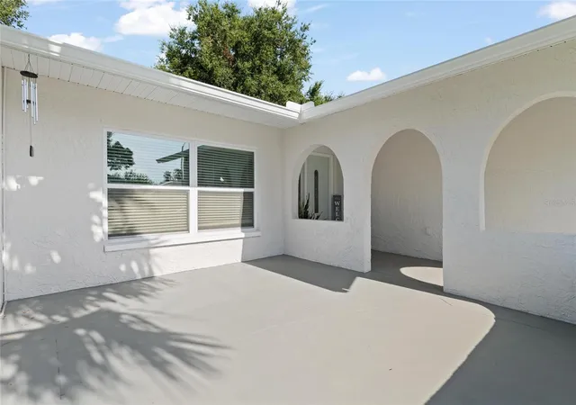 Photo 4 of Single family home for sale at 1128 Forbes Tr, Tarpon Springs, FL 34689 | MLS# W7887852 | Listing updated on 2026-09-21