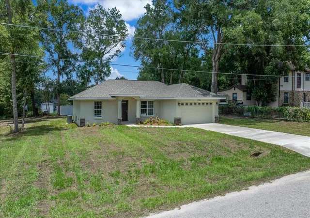 Photo 4 of Single family home for sale at 13556 SE 102nd Court, Belleview, FL 34420 | MLS# OM728933 | Listing updated on 2026-09-27