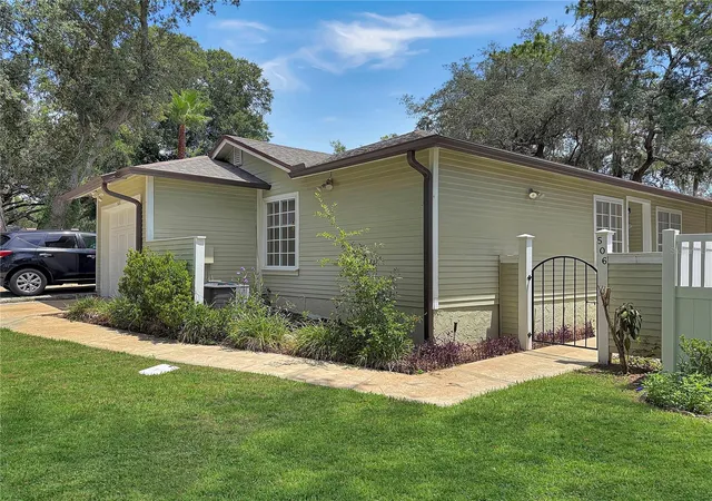 Photo 3 of Single family home for sale at 506 Harvard Pl, Apopka, FL 32703 | MLS# S5154149 | Listing updated on 2026-09-20