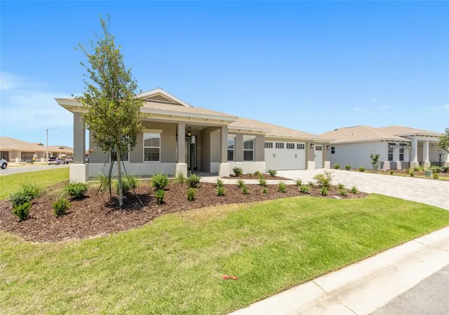 Photo 3 of Sale Pending at 10261 Sw 82nd Place Rd, Ocala, FL 34481 | MLS# OM728943 | Listing updated on 2026-09-03