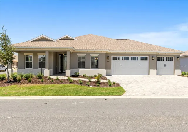 Photo 4 of Sale Pending at 10261 SW 82nd Place Rd, Ocala, FL 34481 | MLS# OM728943 | Listing updated on 2026-09-03