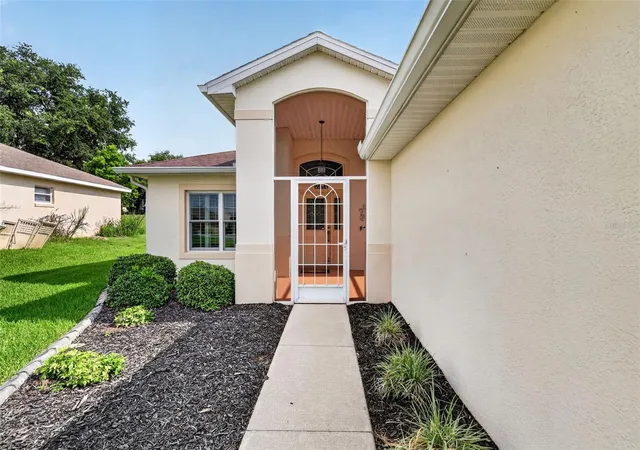 Photo 3 of Single family home for sale at 5809 Bounty Cir, Tavares, FL 32778 | MLS# G5115378 | Listing updated on 2026-09-29