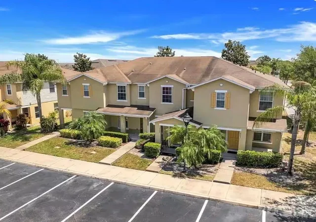 Photo 3 of Townhouse for sale at 3109 Seaview Castle Dr, Kissimmee, FL 34746 | MLS# S5154157 | Listing updated on 2026-07-23