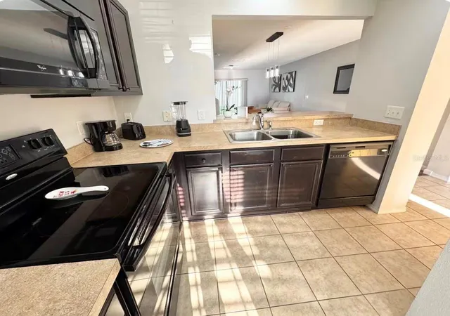 Photo 4 of Townhouse for sale at 3109 Seaview Castle Dr, Kissimmee, FL 34746 | MLS# S5154157 | Listing updated on 2026-07-23