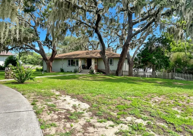 Photo 1 of Single family home for sale at 10844 Poinciana Dr, Clermont, FL 34711 | MLS# O6427086 | Listing updated on 2026-09-02