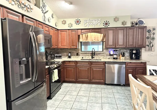 Photo 3 of Single family home for sale at 10844 Poinciana Dr, Clermont, FL 34711 | MLS# O6427086 | Listing updated on 2026-09-02