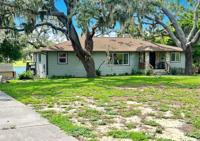 Photo 4 of Single family home for sale at 10844 Poinciana Dr, Clermont, FL 34711 | MLS# O6427086 | Listing updated on 2026-09-02