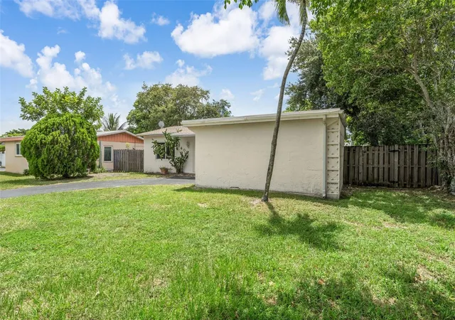 Photo 3 of Single family home for sale at 405 SW 77th Avenue, North Lauderdale, FL 33068 | MLS# TB8531427 | Listing updated on 2026-08-04