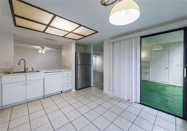 Listing Photo 3 - Condo for sale in building located at 7873 Niagara Ave, TAMPA, FL 33617 - Unit #1803