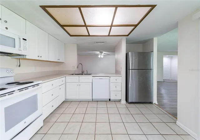 Listing Photo 4 - Condo for sale in building located at 7873 Niagara Ave, TAMPA, FL 33617 - Unit #1803
