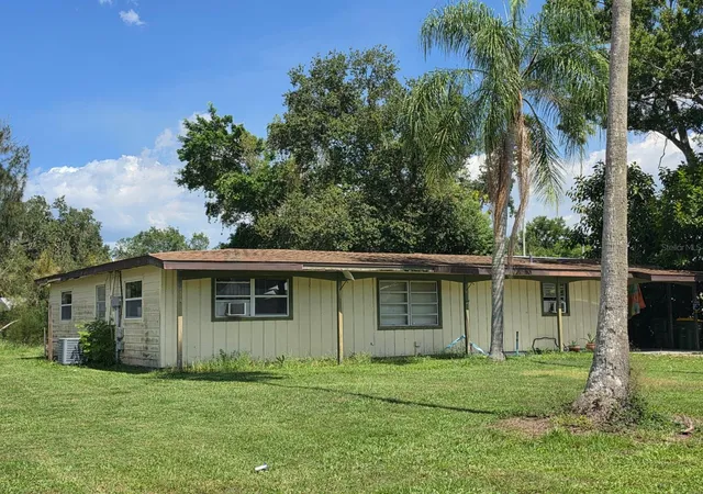 Photo 2 of Single family home for sale at 1125 Pattison Ave, Sarasota, FL 34237 | MLS# A4700688 | Listing updated on 2026-07-25