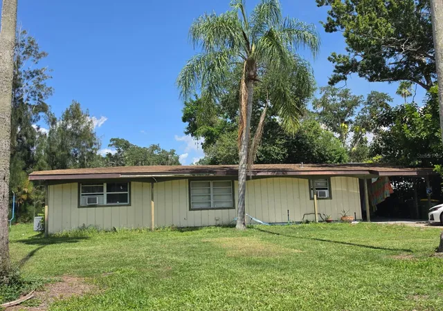 Photo 4 of Single family home for sale at 1125 Pattison Ave, Sarasota, FL 34237 | MLS# A4700688 | Listing updated on 2026-07-25
