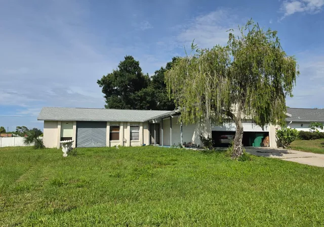 Photo 1 of Single family home for sale at 586 Altoona St Nw, Port Charlotte, FL 33948 | MLS# A4700690 | Listing updated on 2026-08-02