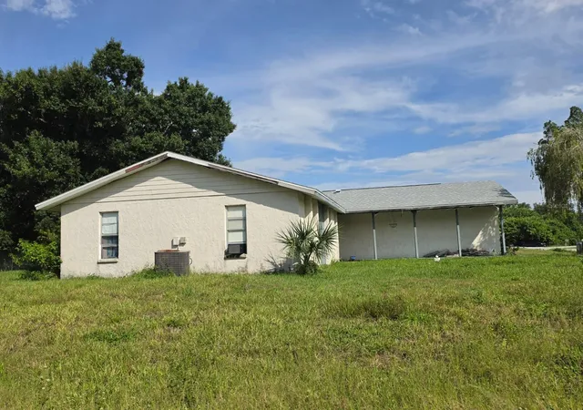 Photo 2 of Single family home for sale at 586 Altoona St Nw, Port Charlotte, FL 33948 | MLS# A4700690 | Listing updated on 2026-08-02
