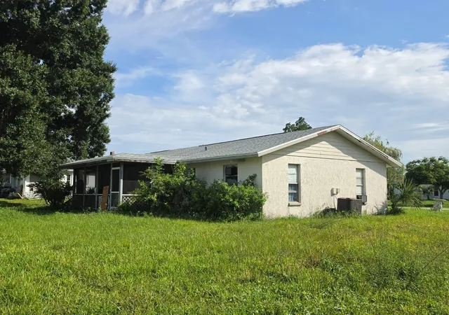 Photo 3 of Single family home for sale at 586 Altoona St Nw, Port Charlotte, FL 33948 | MLS# A4700690 | Listing updated on 2026-08-02