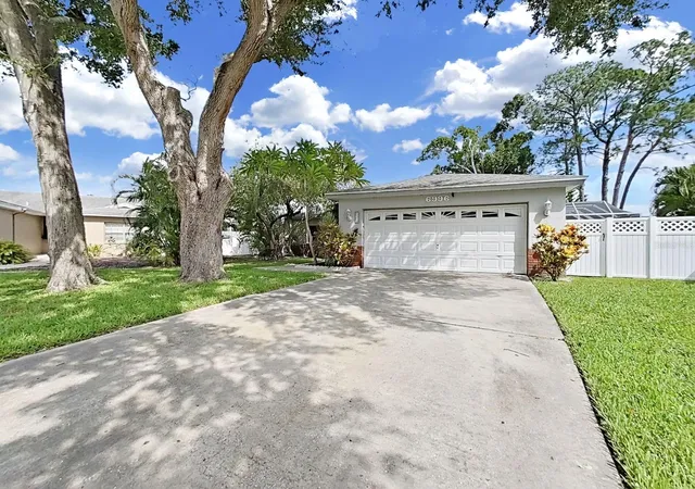 1st image of 6996 122nd Dr, Largo, FL 33773 | MLS# TB8531456
