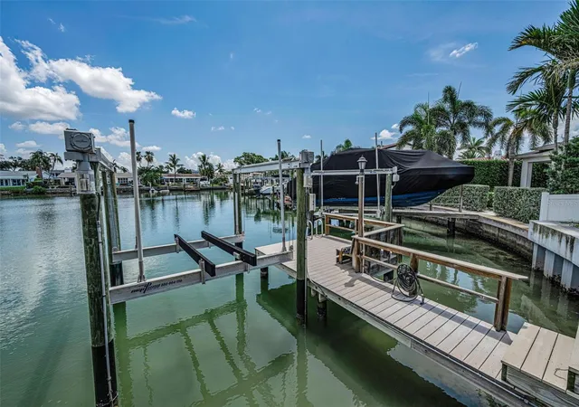 Photo 3 of Single family home for sale at 7901 10th Avenue S, Saint Petersburg, FL 33707 | MLS# TB8531458 | Listing updated on 2026-10-20