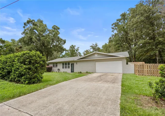 3rd image of 805 Nw 40Th Ter, Gainesville, FL 32605 | MLS# GC542139