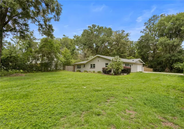 4th image of 805 Nw 40Th Ter, Gainesville, FL 32605 | MLS# GC542139