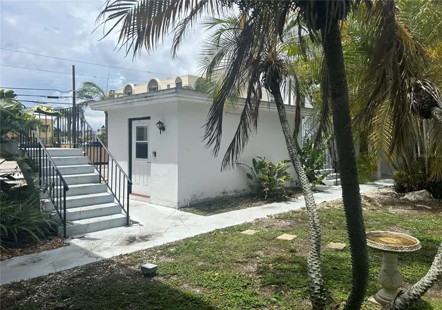 Photo 4 of Condo for sale at 300 35th Avenue N #F8, Saint Petersburg, FL 33704 | MLS# TB8531464 | Listing updated on 2026-07-23
