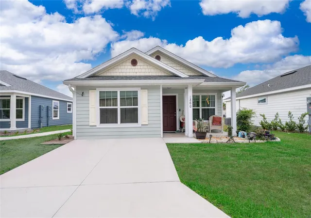 Photo 1 of Single family home for sale at 1360 Cottage Cir, Tavares, FL 32778 | MLS# O6427111 | Listing updated on 2026-08-07