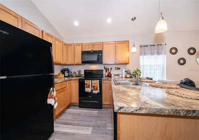 Photo 4 of Single family home for sale at 1360 Cottage Cir, Tavares, FL 32778 | MLS# O6427111 | Listing updated on 2026-08-07