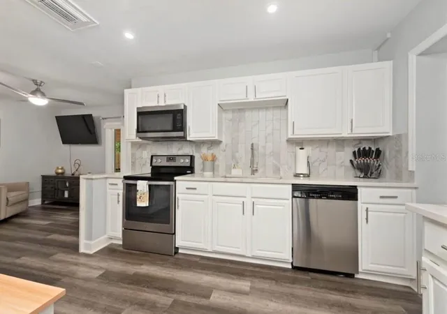 Photo 2 of Single family home for sale at 6045 Sage Dr, Orlando, FL 32807 | MLS# S5154169 | Listing updated on 2026-10-01