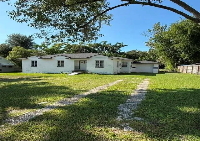 Photo 1 of Single family home for sale at 2312 Butler St, Leesburg, FL 34748 | MLS# G5115392 | Listing updated on 2026-09-27