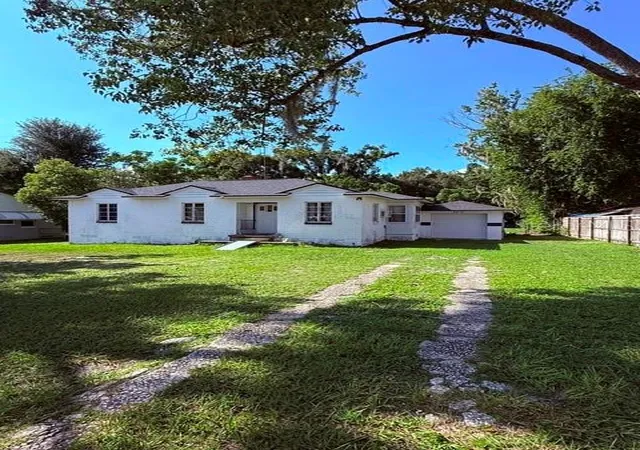 Photo 2 of Single family home for sale at 2312 Butler St, Leesburg, FL 34748 | MLS# G5115392 | Listing updated on 2026-09-27
