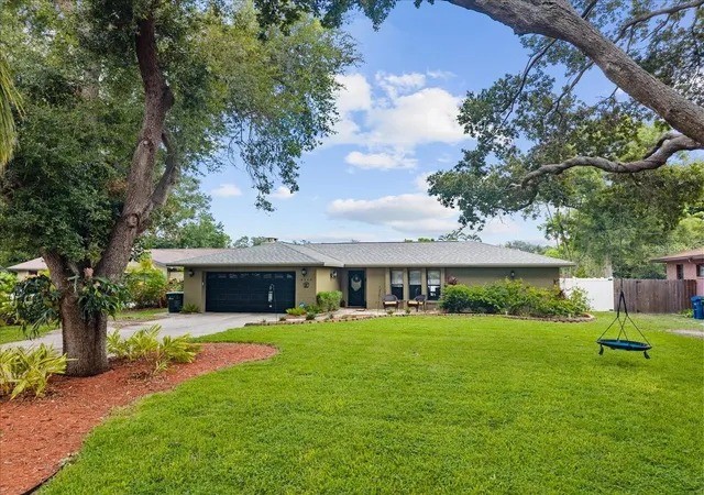 Photo 2 of Single family home for sale at 4346 Meadowland Cir, Sarasota, FL 34233 | MLS# A4700705 | Listing updated on 2026-09-18