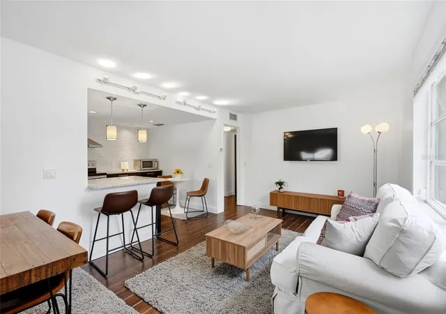Listing Photo 4 - Condo for sale in building located at 125 5Th Ave Ne, St. Petersburg, FL 33701 - Unit #210