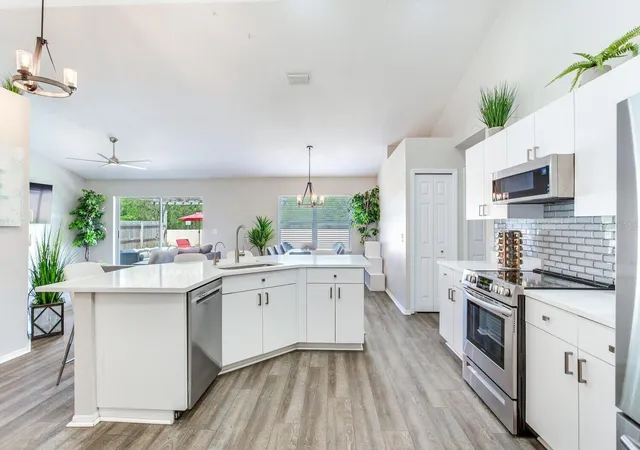 Photo 2 of Single family home for sale at 1126 Vinetree Dr, Brandon, FL 33510 | MLS# W7887865 | Listing updated on 2026-10-12