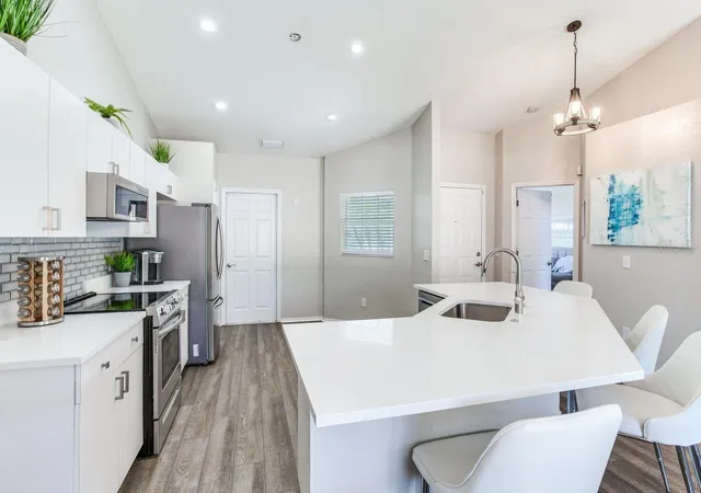 Photo 3 of Single family home for sale at 1126 Vinetree Dr, Brandon, FL 33510 | MLS# W7887865 | Listing updated on 2026-10-12