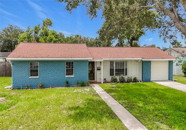 Photo 3 of Single family home for sale at 514 W Hilda Dr, Brandon, FL 33510 | MLS# TB8531545 | Listing updated on 2026-10-07