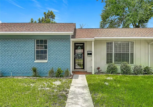 Photo 3 of Single family home for sale at 514 W Hilda Dr, Brandon, FL 33510 | MLS# TB8531545 | Listing updated on 2026-10-07