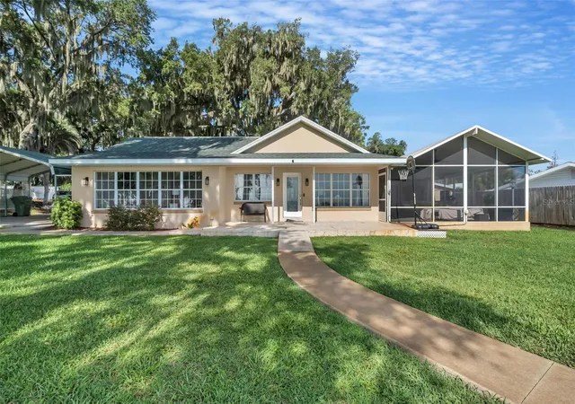 3rd image of 606 N Shore Dr, Leesburg, FL 34748 | MLS# G5115395