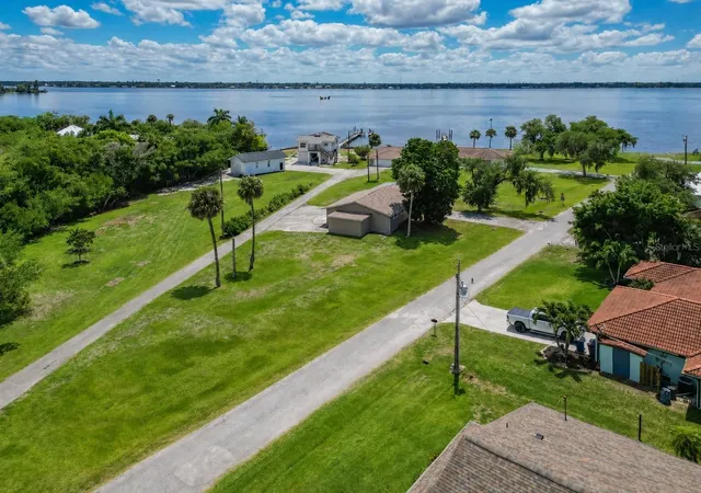 Listing Photo 5 - Condo for sale in building located at 1818/1822 Stevenson Rd, NORTH FORT MYERS, FL 33917