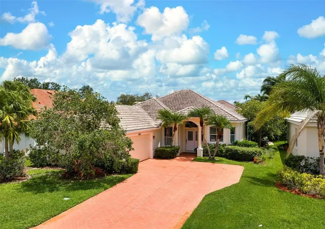 Photo 1 of Single family home for sale at 6852 Sagebrush Cir, Sarasota, FL 34243 | MLS# O6427168 | Listing updated on 2026-09-20
