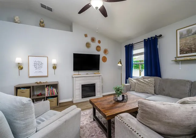 4th image of 708 Tower Grove Dr, Plant City, FL 33567 | MLS# TB8531559