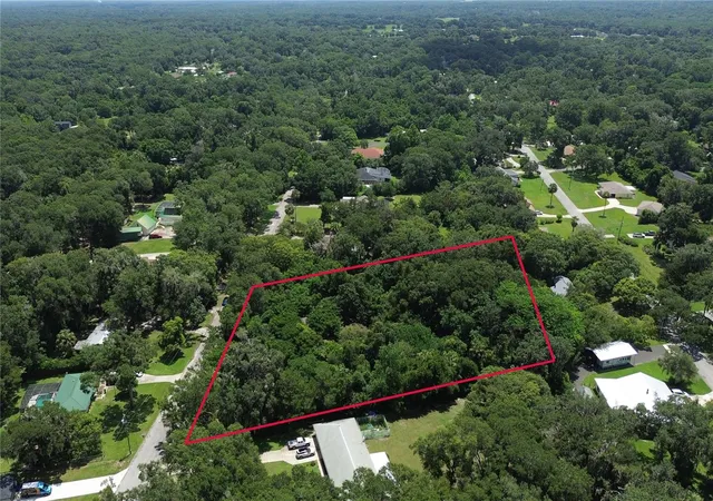 Photo 3 of Sale Pending at 1820 Carr St, Deland, FL 32720 | MLS# V4950328 | Listing updated on 2026-10-02