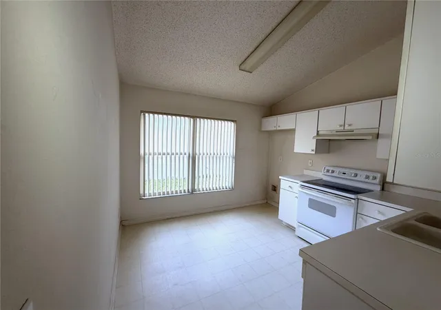 Photo 4 of Single family home for sale at 6608 Northhaven Ct, Riverview, FL 33578 | MLS# W7887869 | Listing updated on 2026-09-24