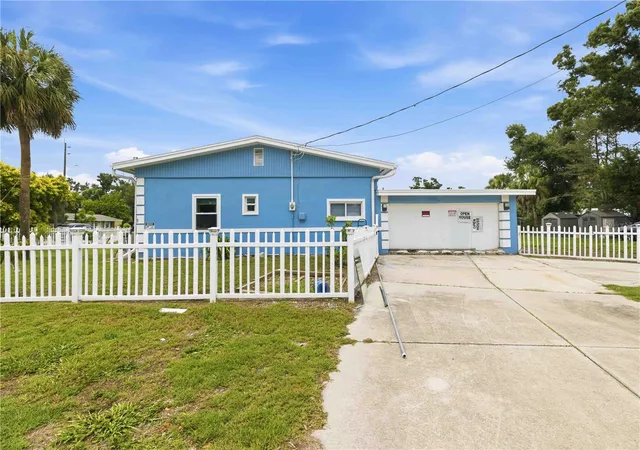 Photo 3 of Single family home for sale at 3706 Old Bradenton Rd, Sarasota, FL 34234 | MLS# A4700718 | Listing updated on 2026-08-22