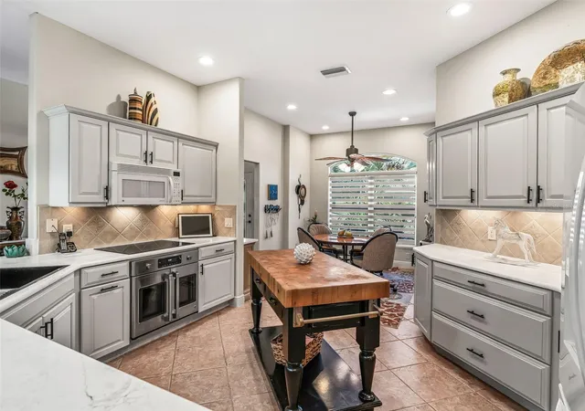 Photo 4 of Single family home for sale at 17116 SE 79th Mclawren Ter, The Villages, FL 32162 | MLS# G5115401 | Listing updated on 2026-09-23