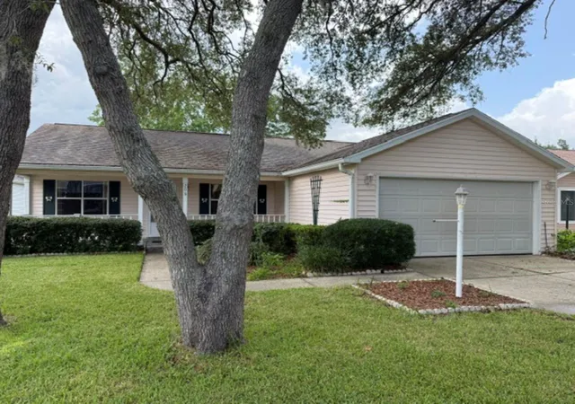1st image of 208 Aragon Ln, Lady Lake, FL 32159 | MLS# OM728971