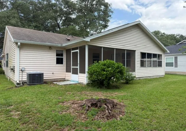 12th image of 208 Aragon Ln, Lady Lake, FL 32159 | MLS# OM728971