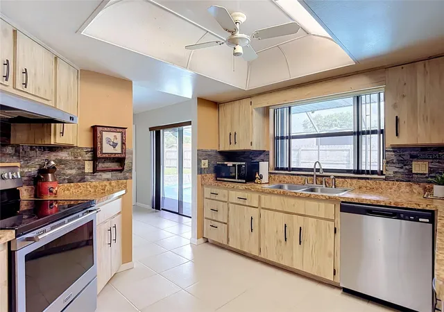 Photo 3 of Single family home for sale at 7054 Lexington Cir, Brooksville, FL 34602 | MLS# TB8531587 | Listing updated on 2026-10-05