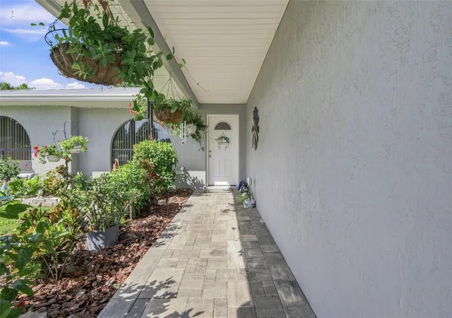 Photo 4 of Single family home for sale at 4211 Augustine Rd, Spring Hill, FL 34609 | MLS# W7887874 | Listing updated on 2026-09-02
