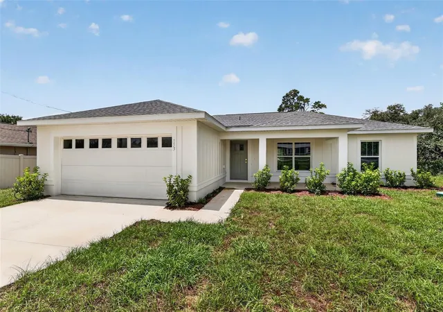 Photo 1 of Single family home for sale at 153 Oak Cir, Ocala, FL 34472 | MLS# OM728977 | Listing updated on 2026-09-02