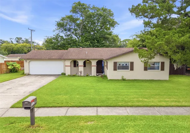 Photo 3 of Single family home for sale at 2021 Oriole Ln, South Daytona, FL 32119 | MLS# NS1088794 | Listing updated on 2026-09-30