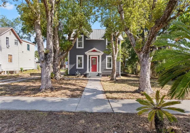 2nd image of 821 E Lemon Ave, Eustis, FL 32726 | MLS# O6427228